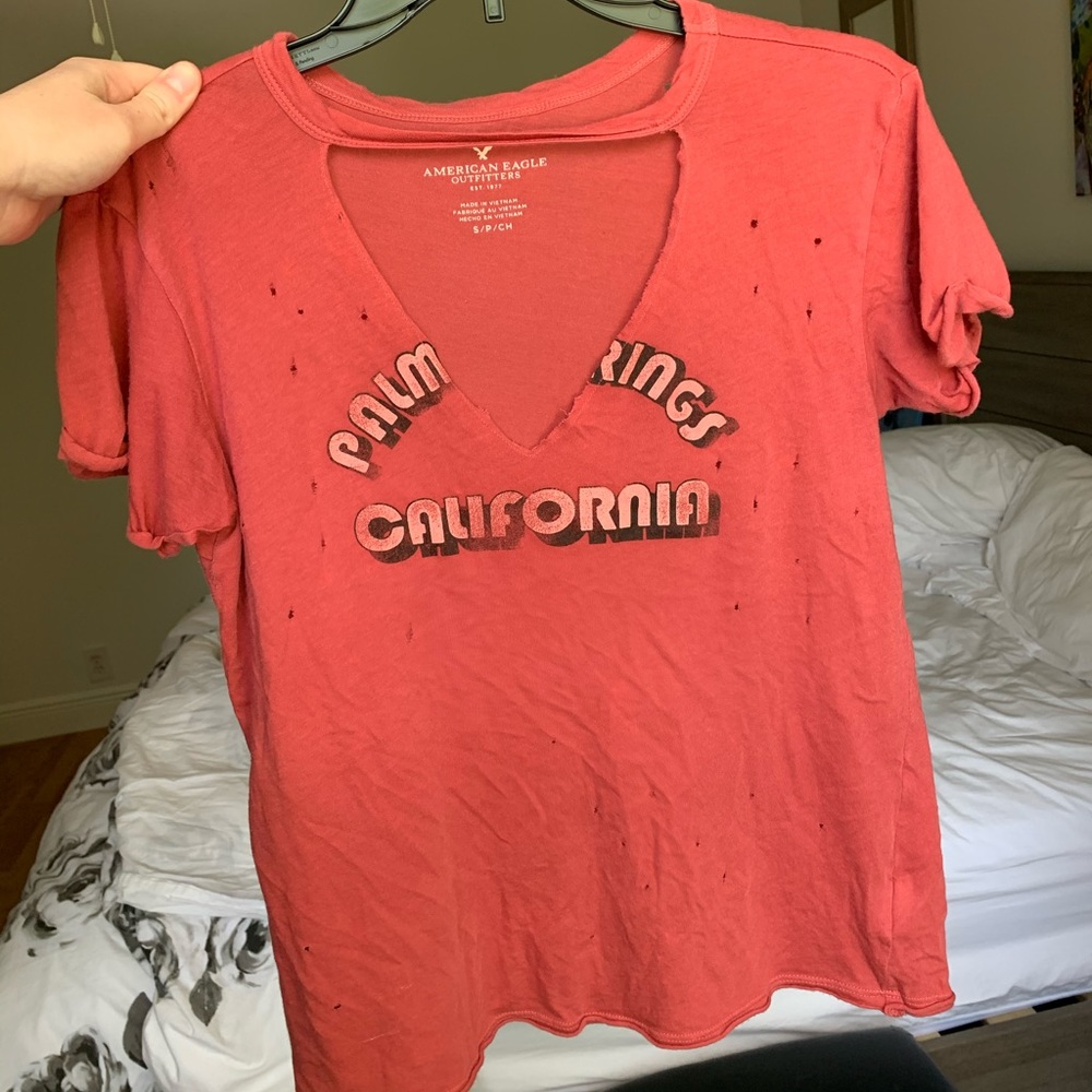 AMERICAN EAGLE DISTRESSED V NECK TEE